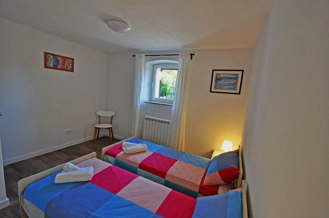 Apartment Dva Oriha Funtana